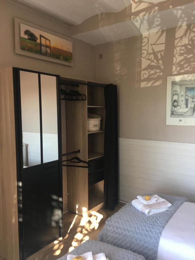 Des Terres Chaudes Proche Bord De Menton