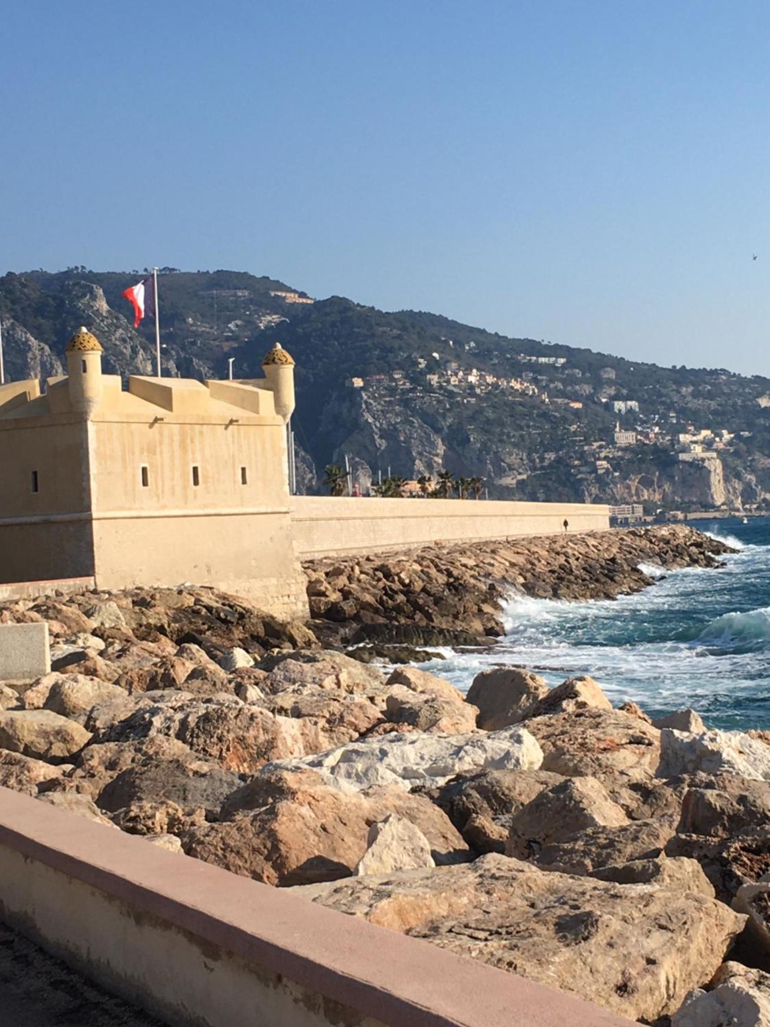 Des Terres Chaudes Proche Bord De * Menton