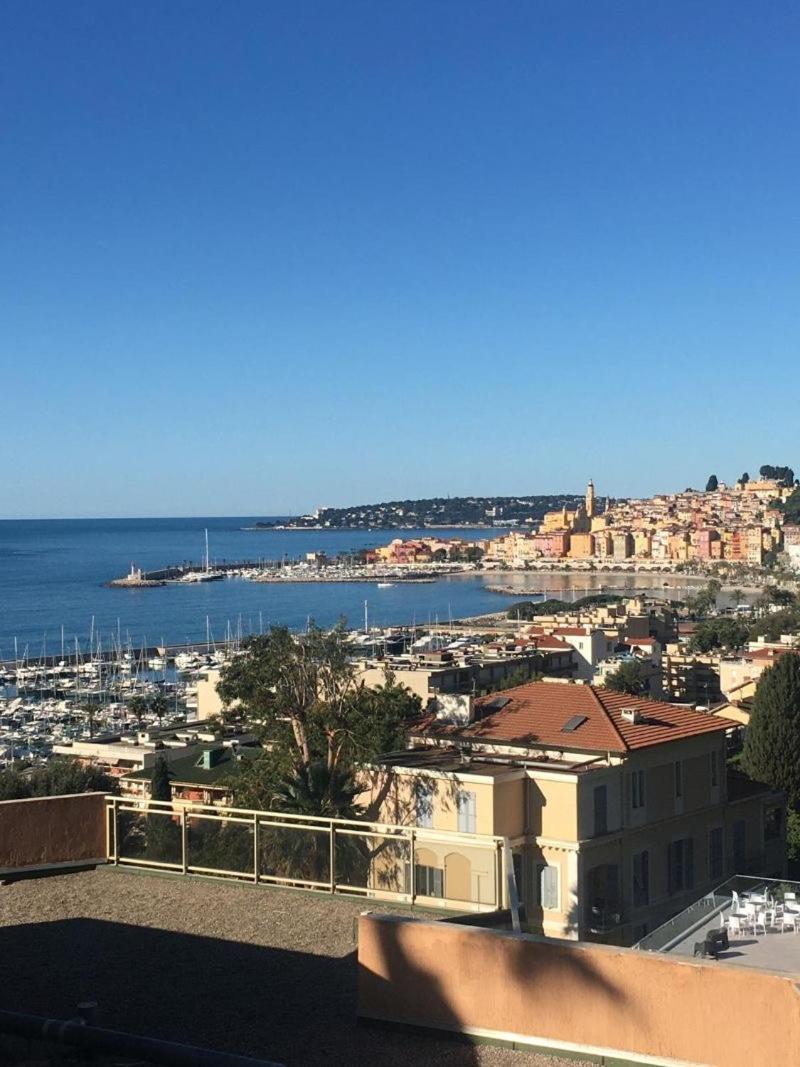 Des Terres Chaudes Proche Bord De * Menton